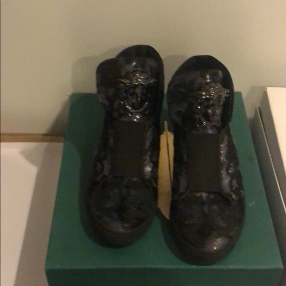 Versace shoes - Picture 1 of 4